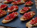 Détails : Bruschette (grandes tartines grillées)